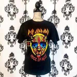 🍀 NWT! Cool Rock Of Ages Def Leppard Shirt!
